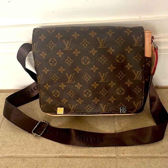 Louis Vuitton Messenger Bag